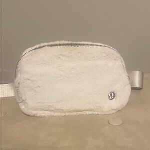 Lululemon Everywhere Belt Bag *Plush Fleece NWT